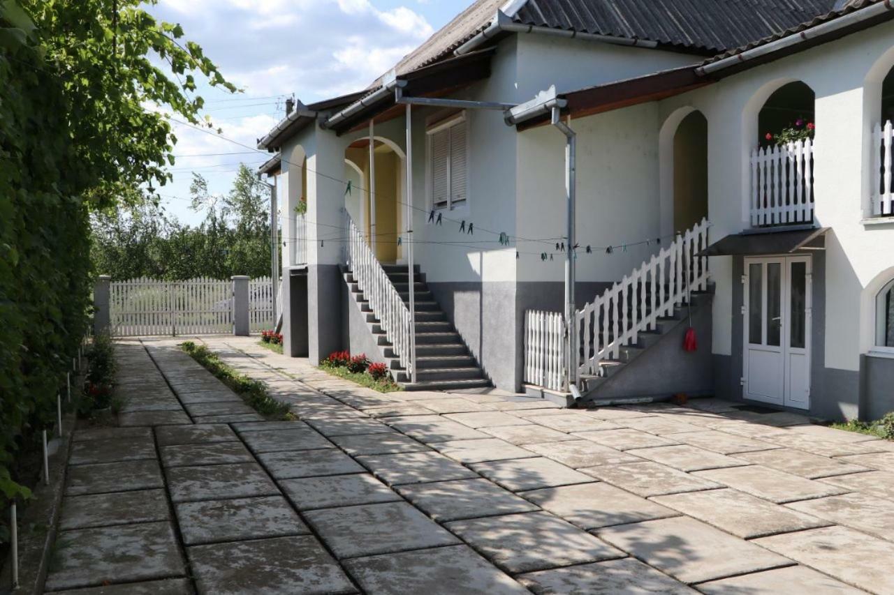 Садиба Анна - Термальні Води Косино Zapson Extérieur photo